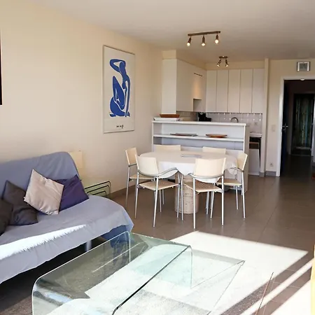 In Near The Beach, Cleaning Included Apartman Nieuwpoort